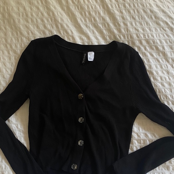 h and m black sweater - Picture 3 of 3